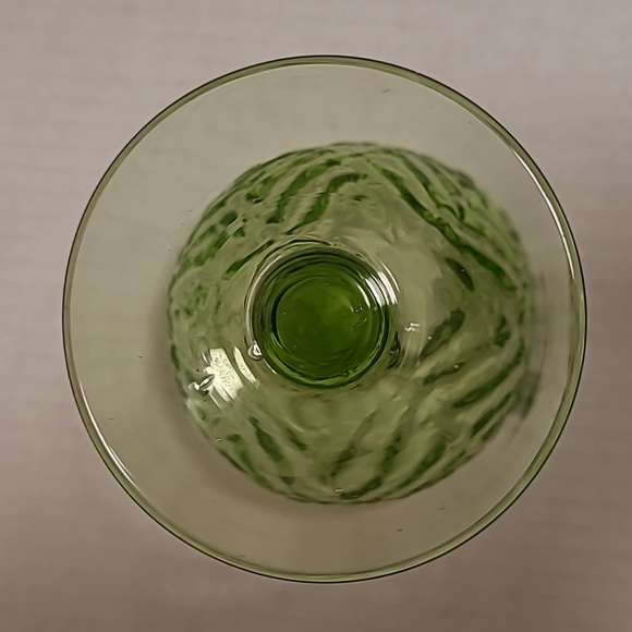 Set of 4 Vintage Green Glasses - Picture 9 of 15